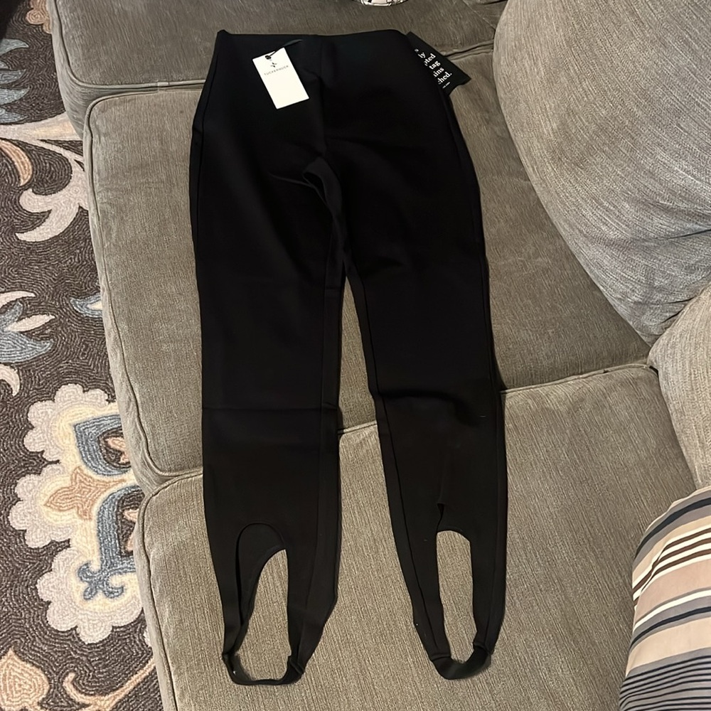 Tuckernuck Elegant Black Stirrup Leggings - Picture 3 of 5
